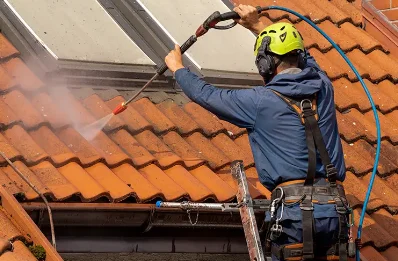 Démoussage et hydrofuge de toiture à Soumaintrain